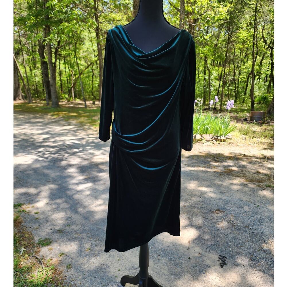 Jessica Howard Women's Size 16 Emerald Green Velvet Holiday Cocktail Dress - Picture 2 of 5
